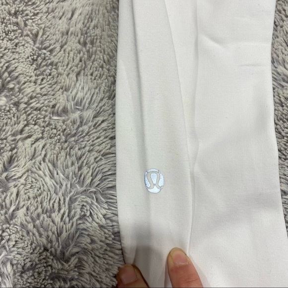 Lululemon White Floral Reversible Leggings - Picture 4 of 8